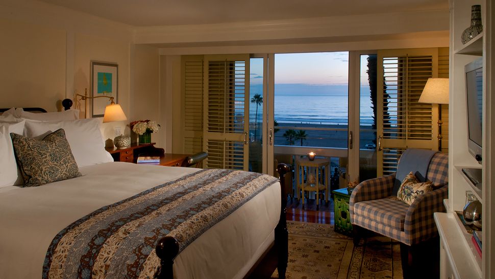 001228-01-Shutters_Ocean_View_Room-min