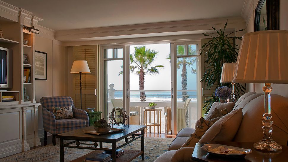 001228-04-Shutters_guest_room_beach_view_5657-min